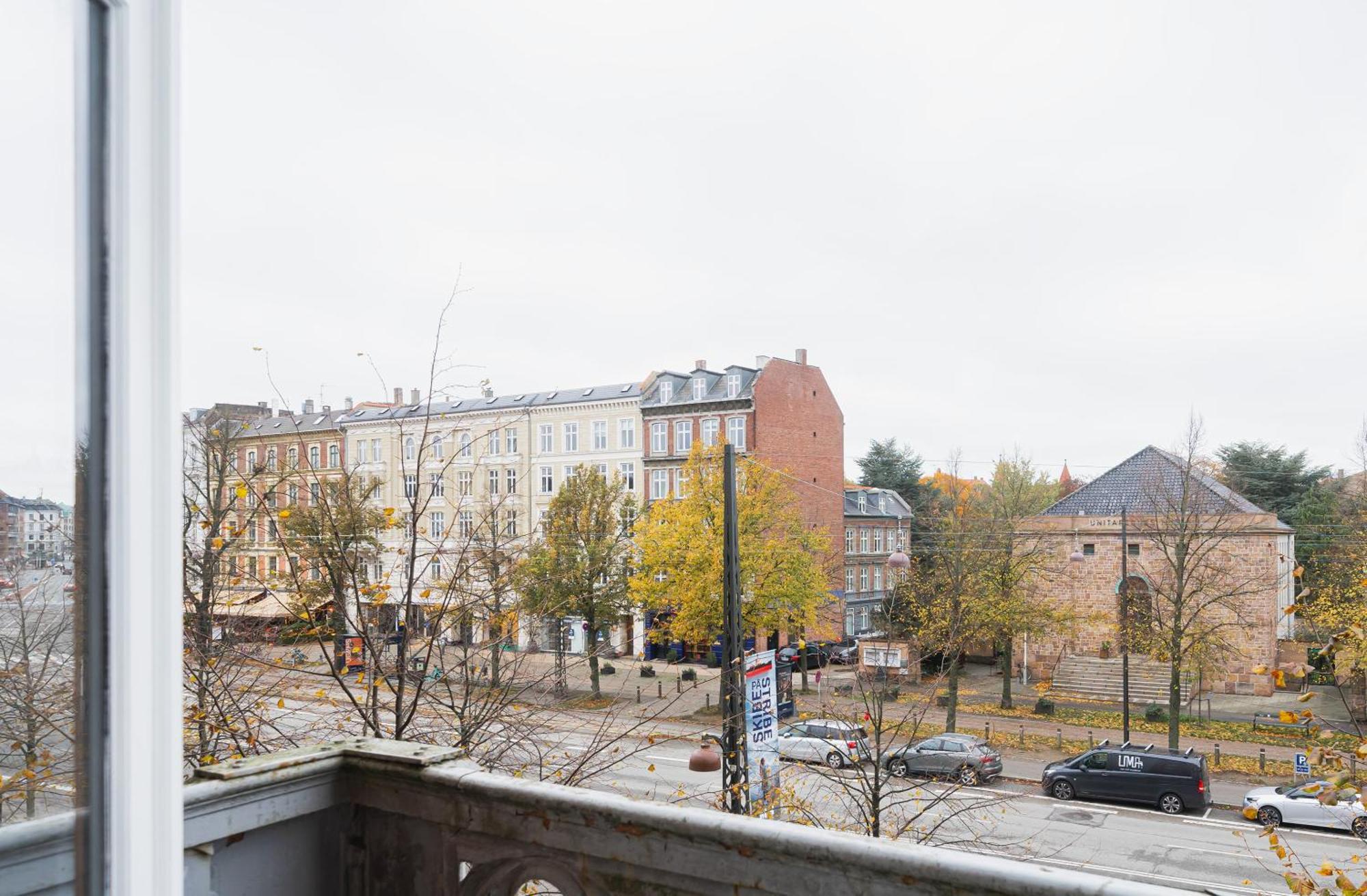 Beautiful 2-bedroom Apartment *
